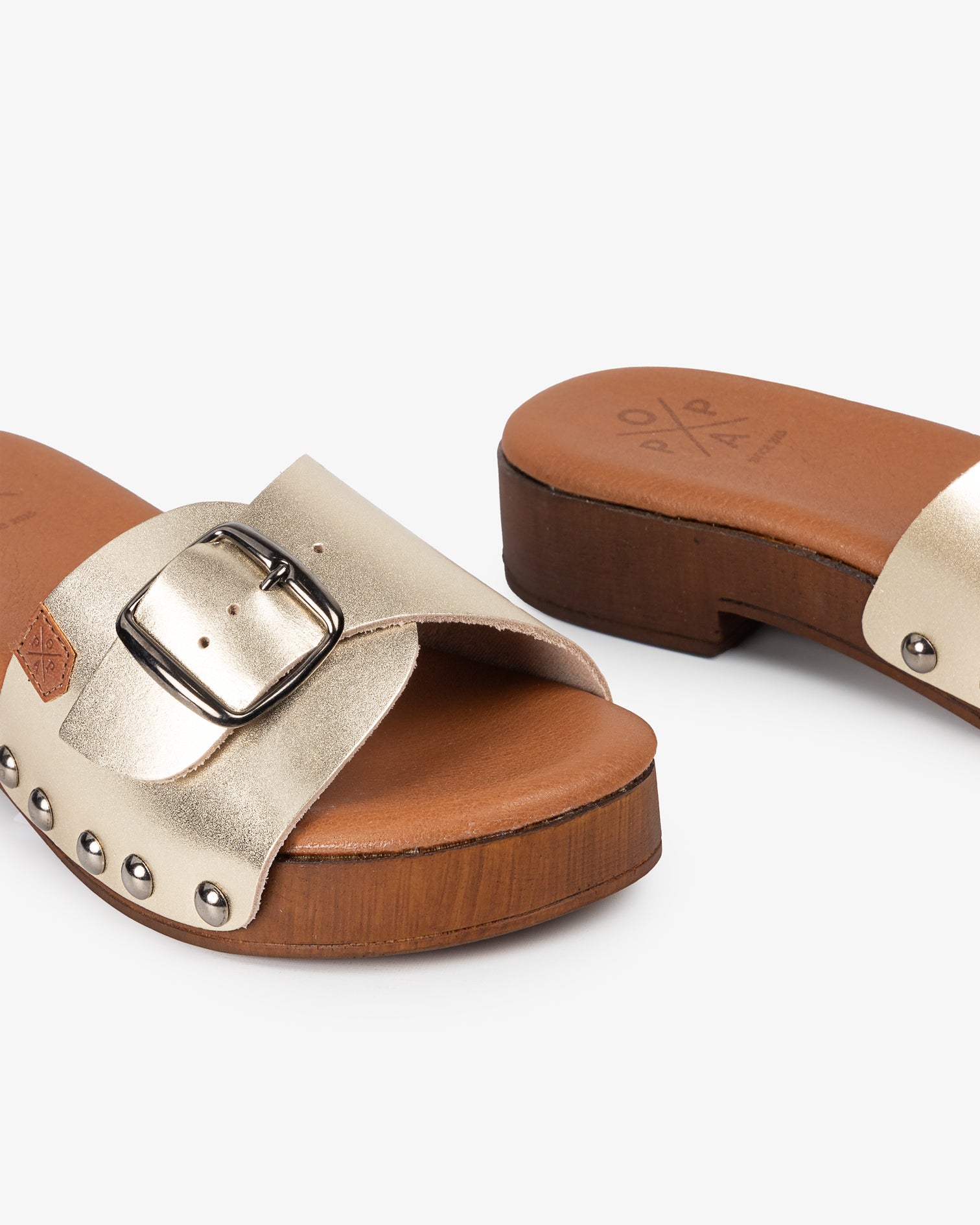 Sandalia Madera Tachas Cumaru Piel Oro 35