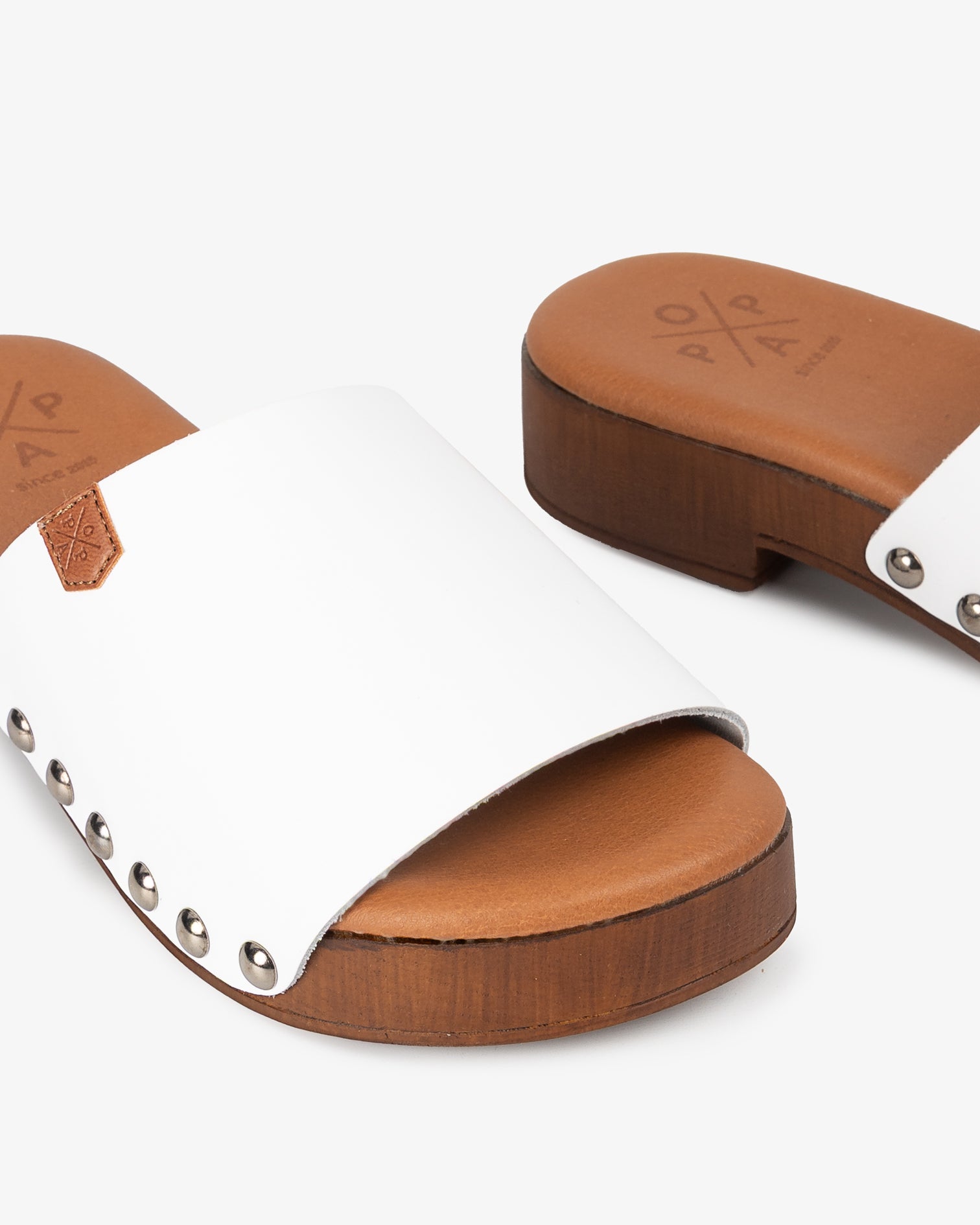 Sandalia Madera Tachas Tilo Piel Blanco 35