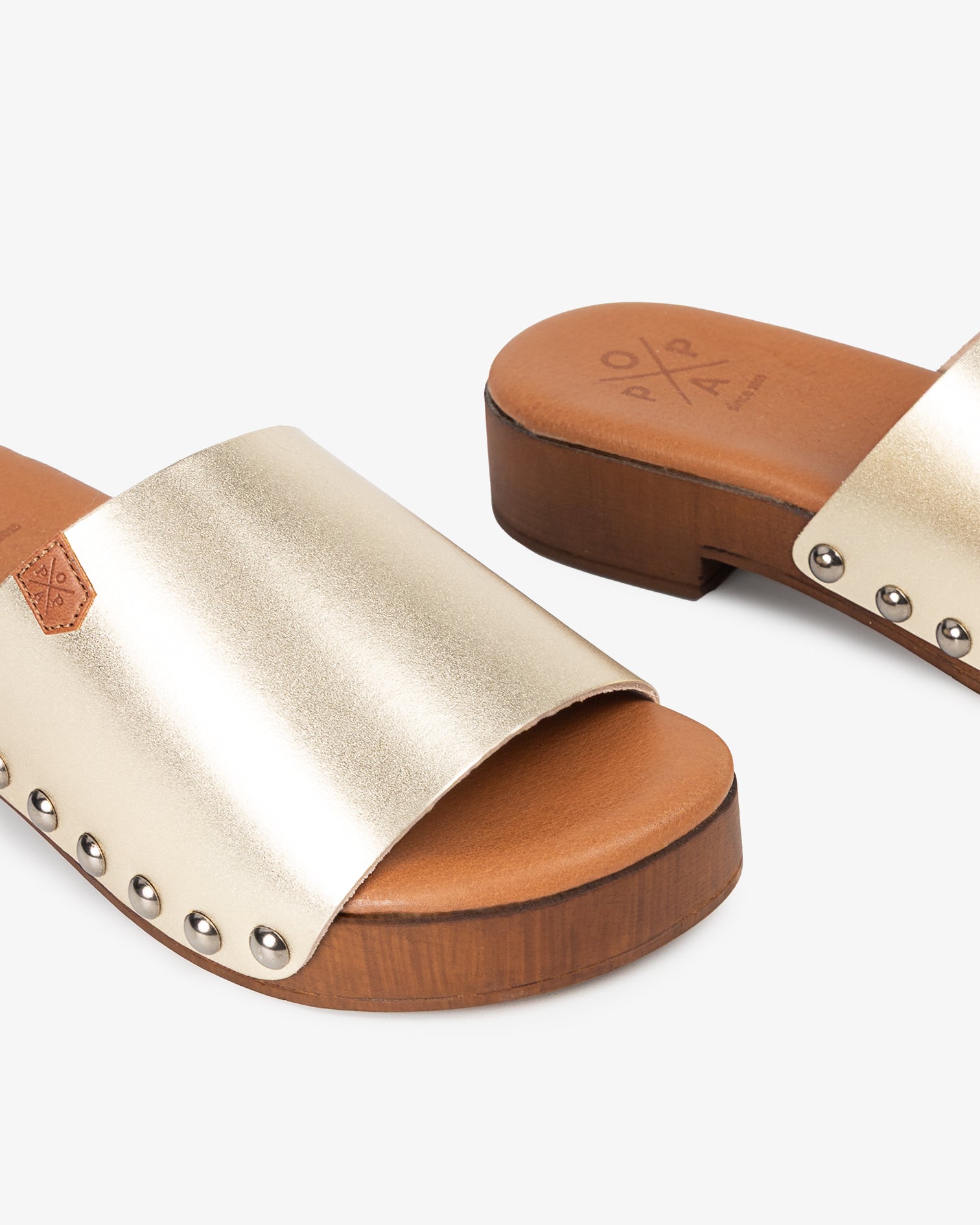 Sandalia Madera Tachas Tilo Piel Oro 35