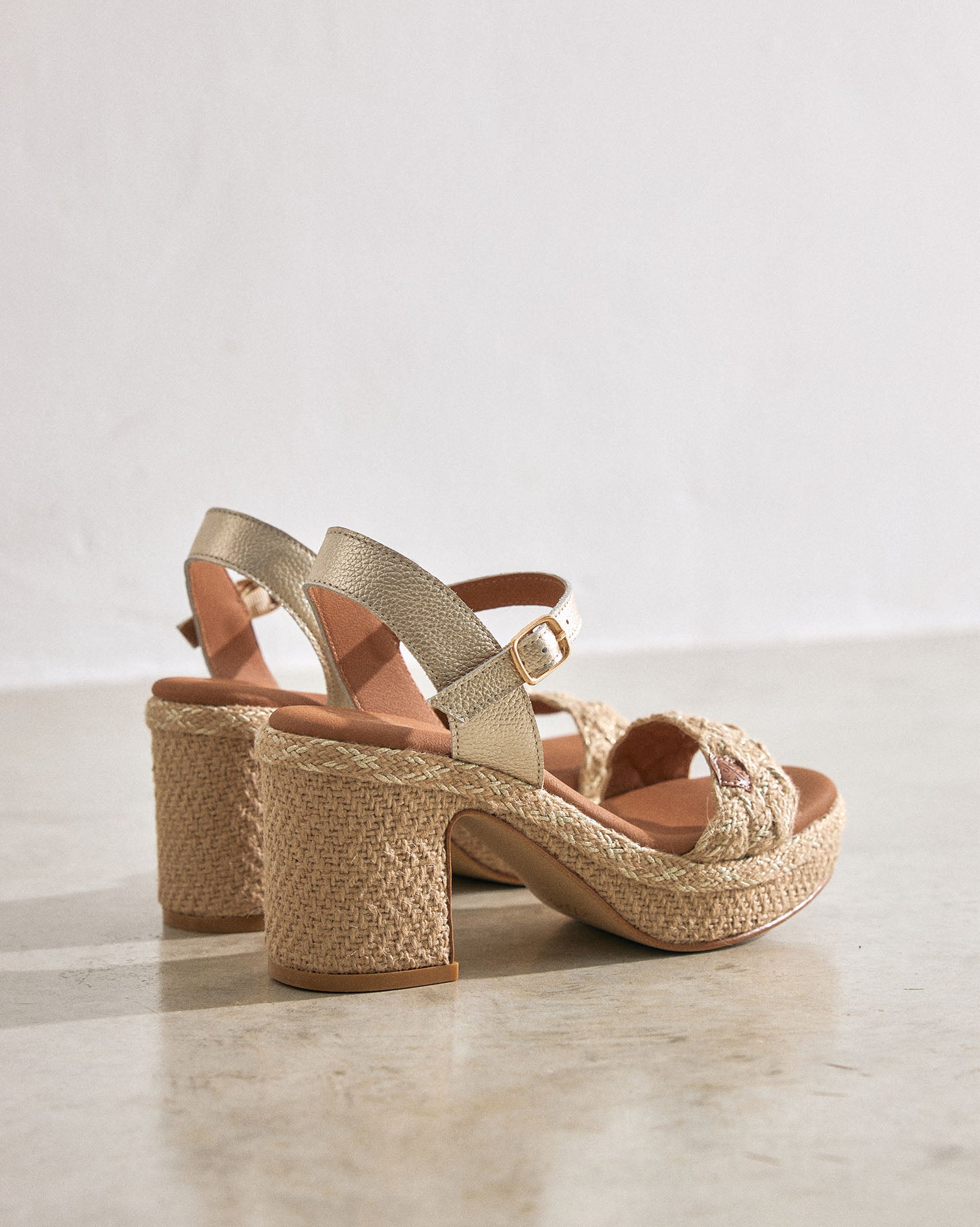 Sandalia Nerina Amura Yute Oro