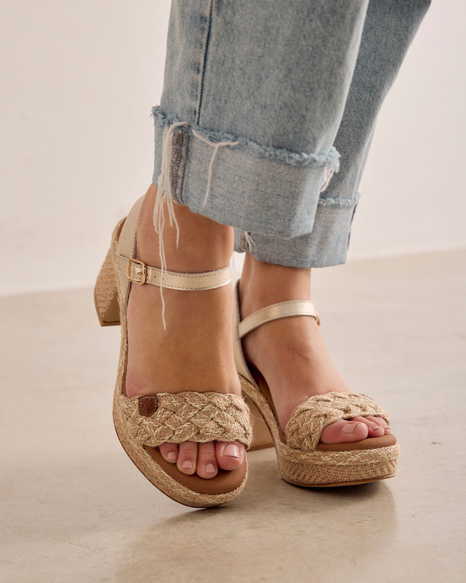 Sandalia Nerina Amura Yute Oro