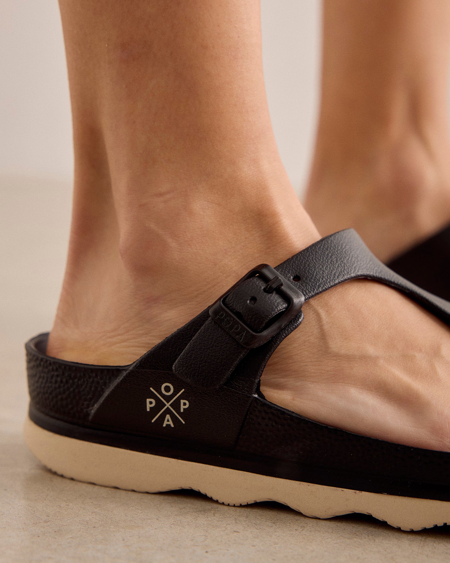 Claquettes d’eau femme Aqua Praia noir 