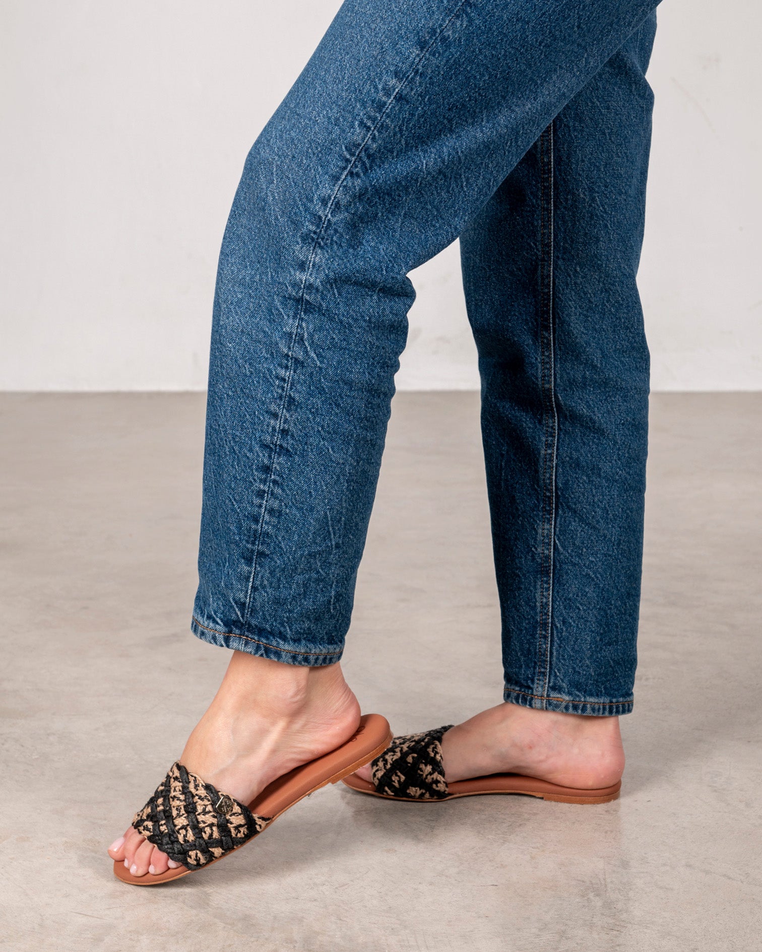 Varkala Black Jute Flat Sandal
