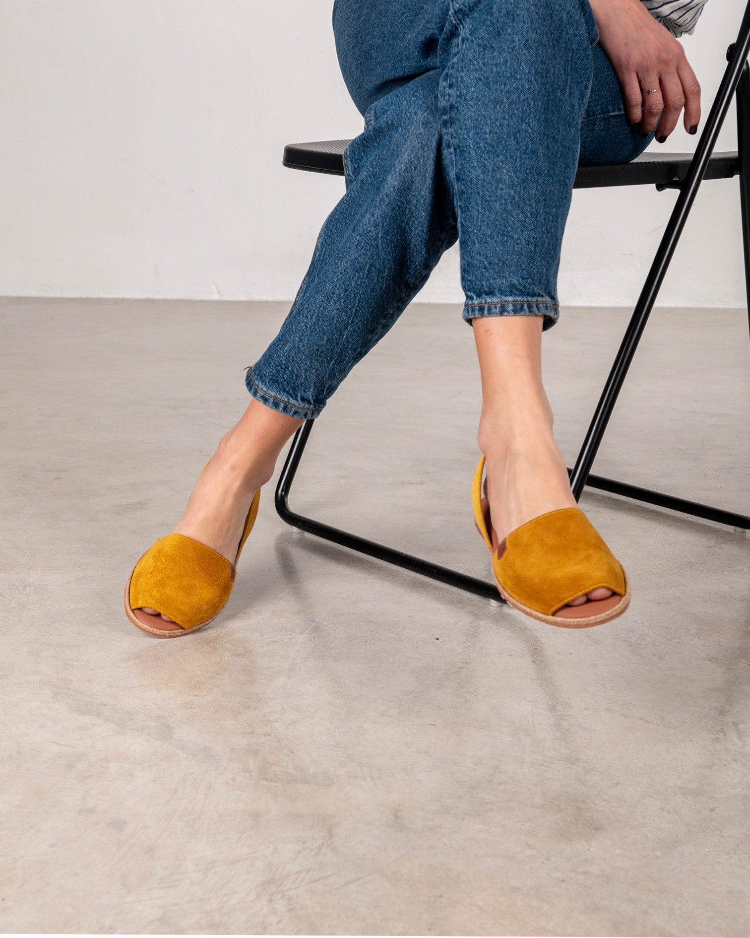 Menorquina Plana Falesia Suede Mustard