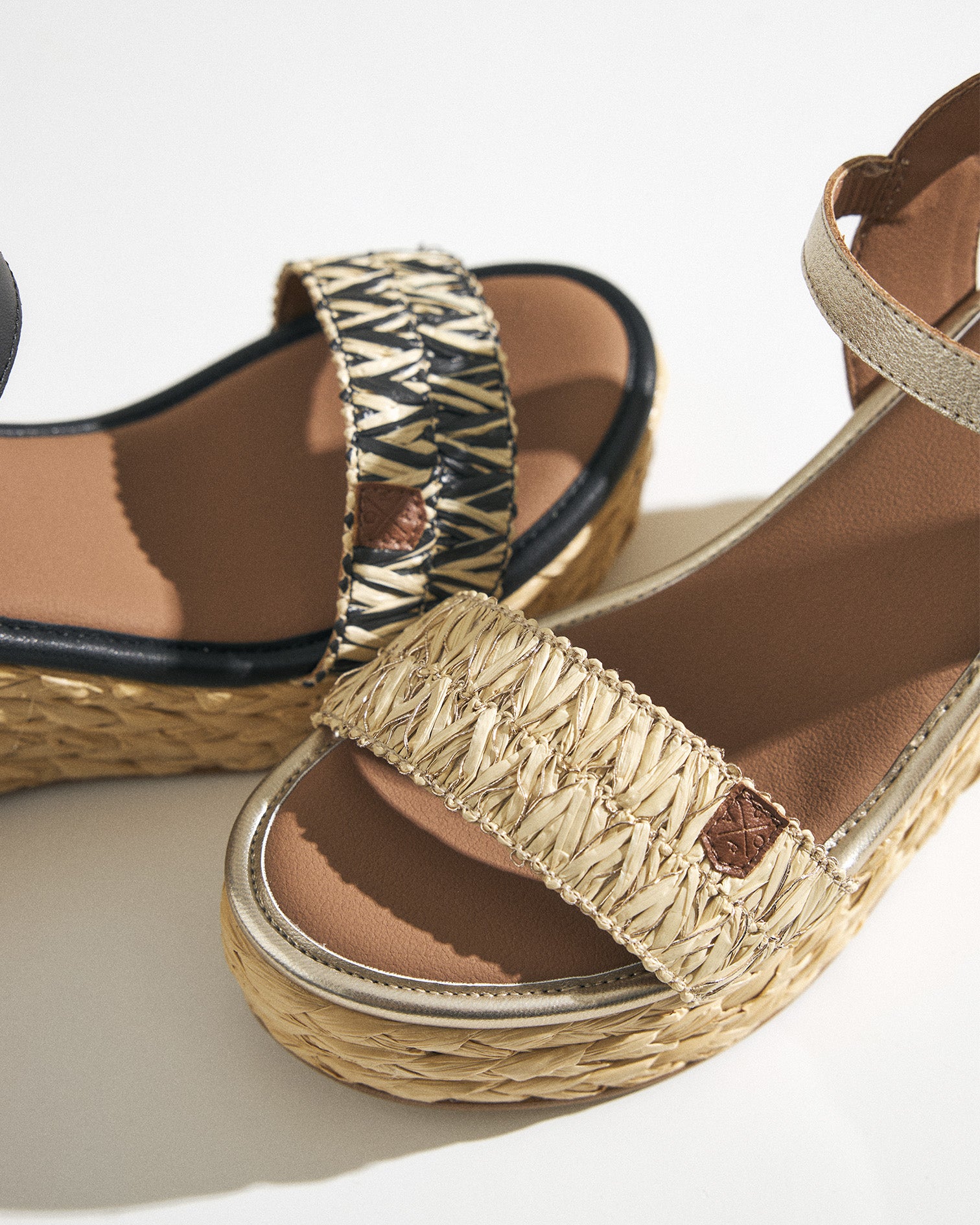 Cuña Sakarun Rafia Oro