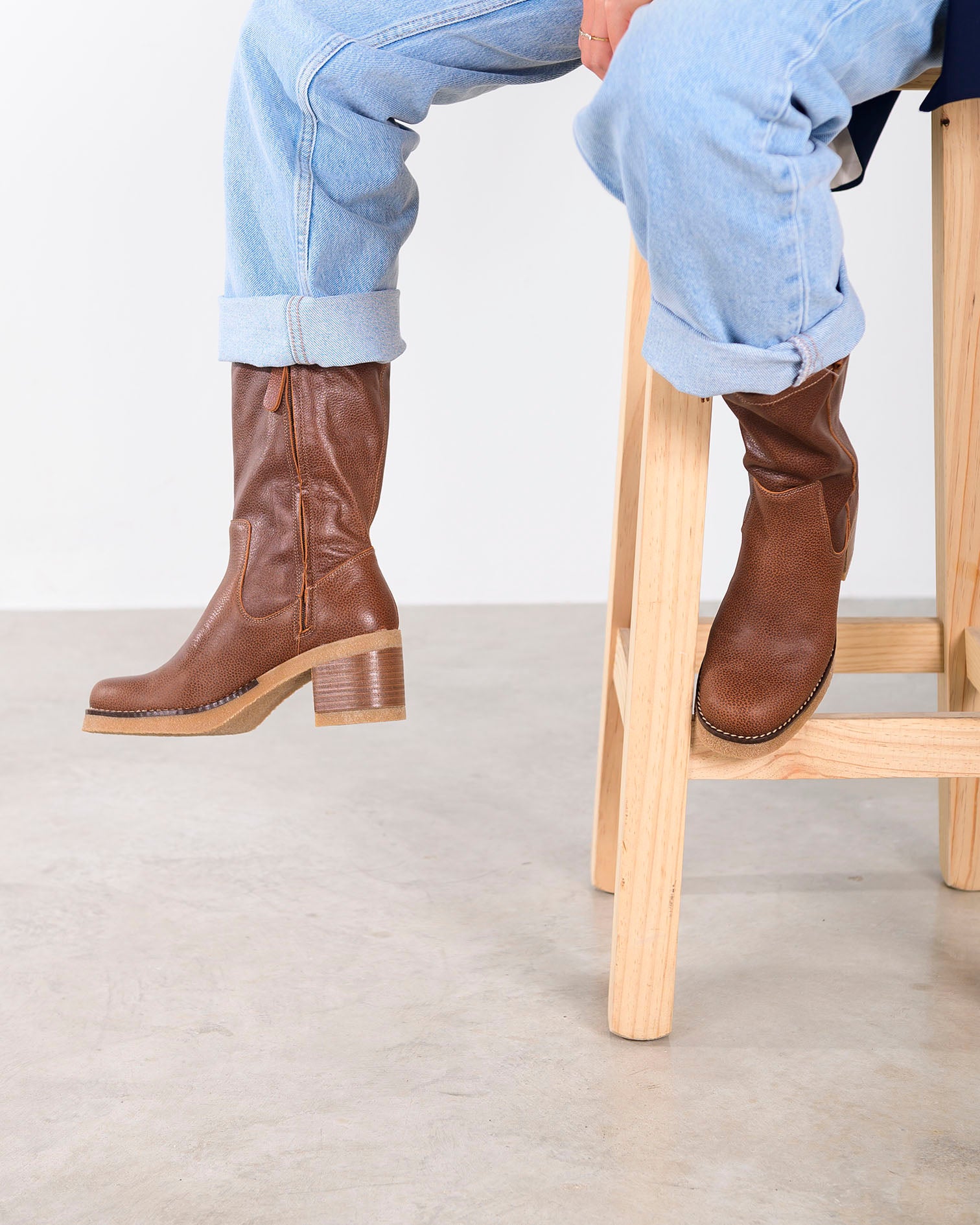 Menger Bottines à talons en cuir marron foncé